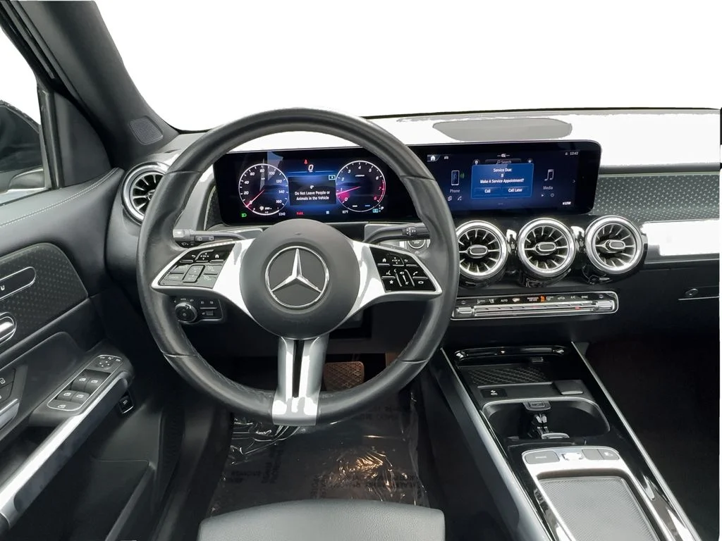Used 2025 Black Mercedes-Benz GLB 250 image 31