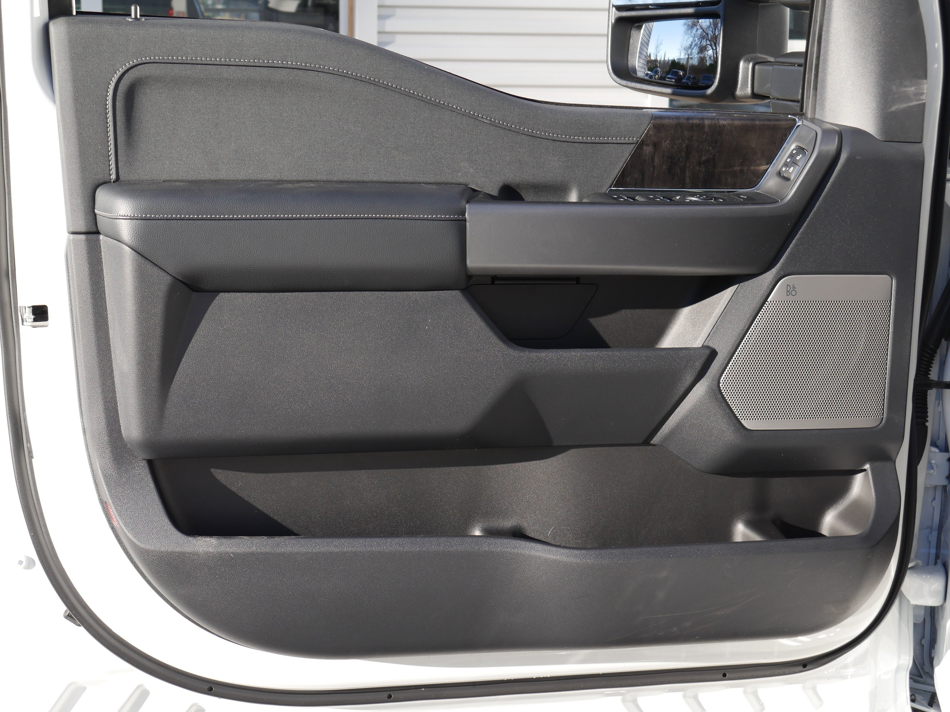 New 2026 Star White Metallic Tri-Coat Ford F-350® Lariat® image 40