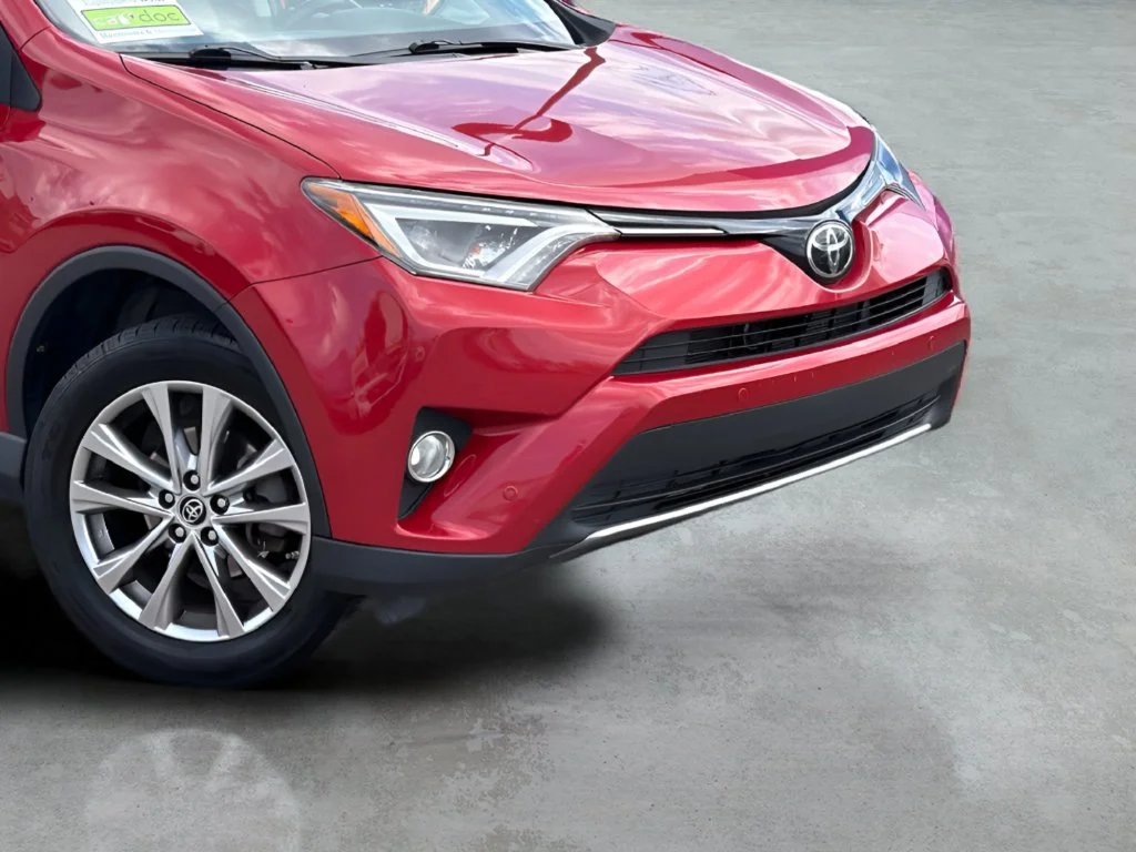 Used 2017 Barcelona Red Metallic Toyota Limited image 3