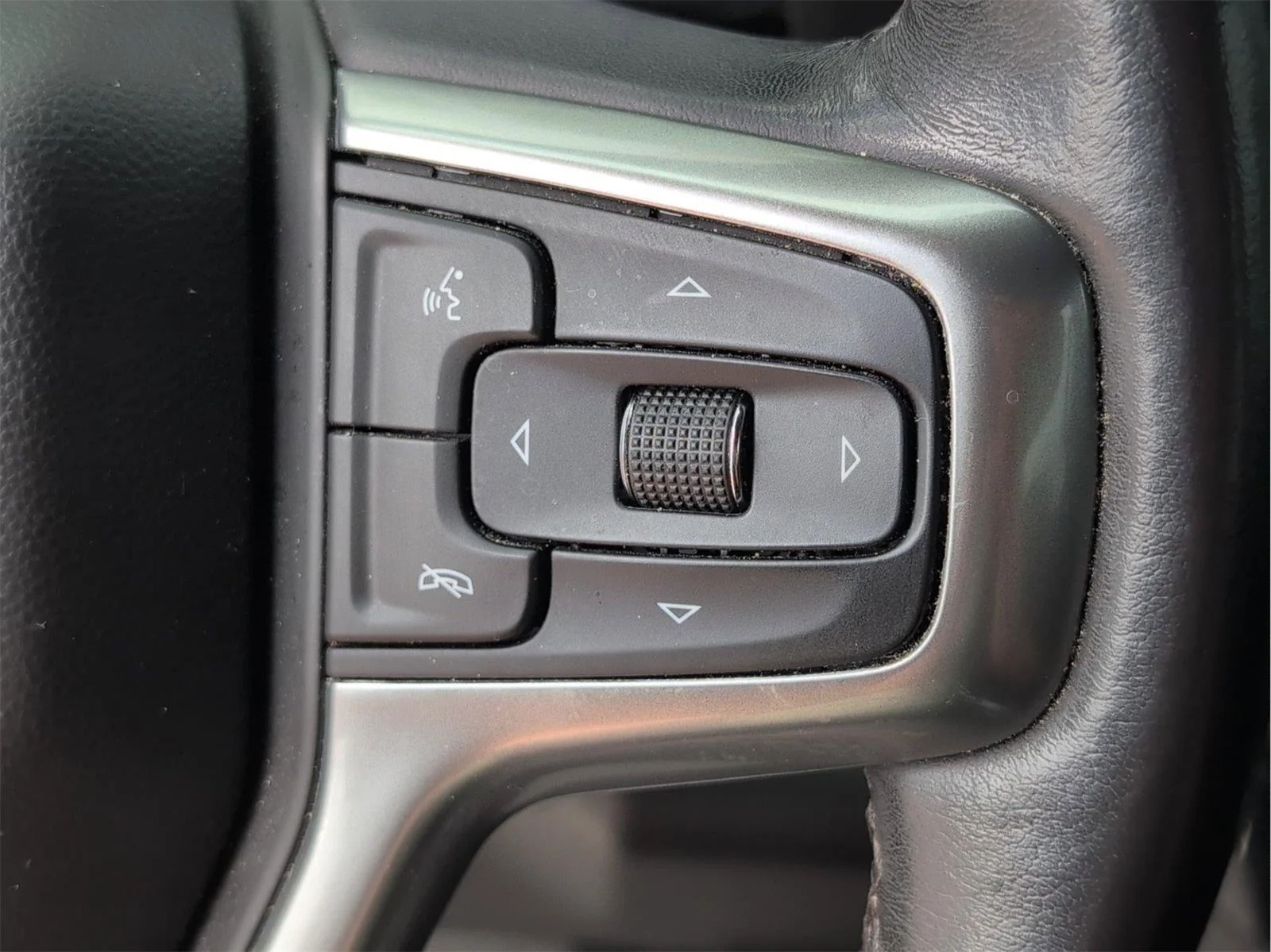 Used 2022 Summit White Chevrolet LT image 22