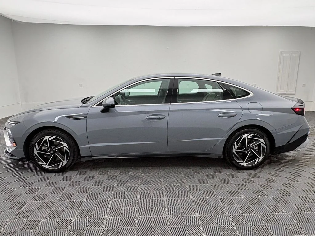Used 2026 Transmission Blue Hyundai SEL Sport image 9