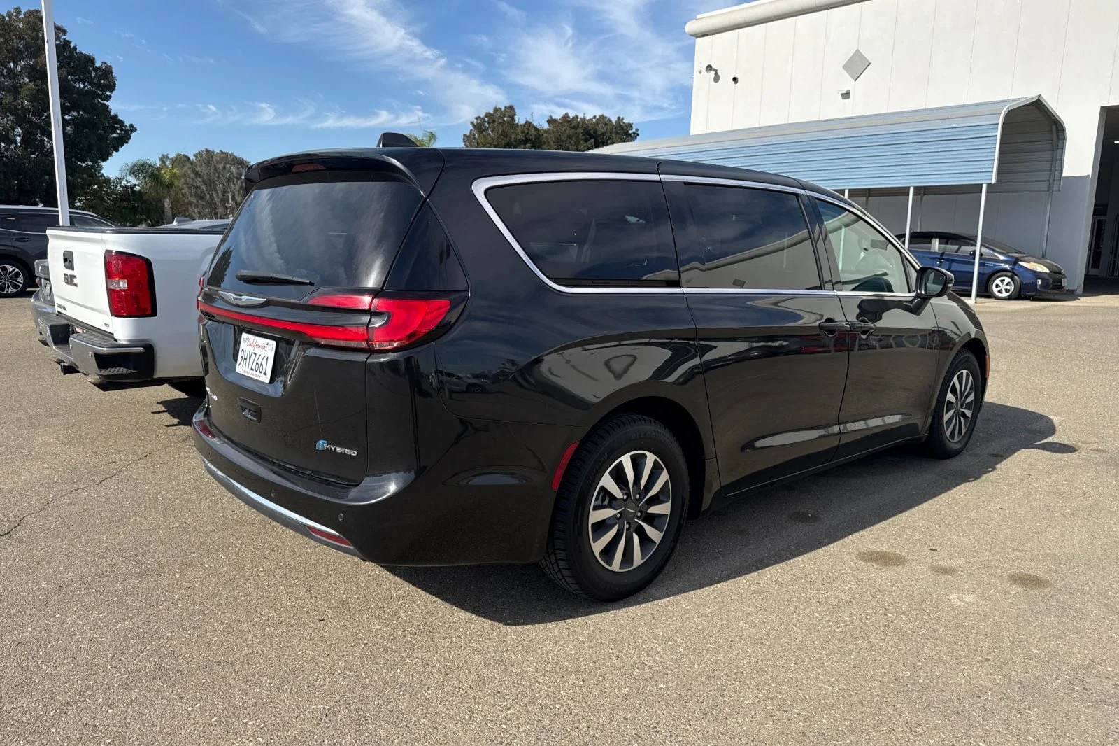 Used 2023 Black Chrysler Hybrid Touring L image 4