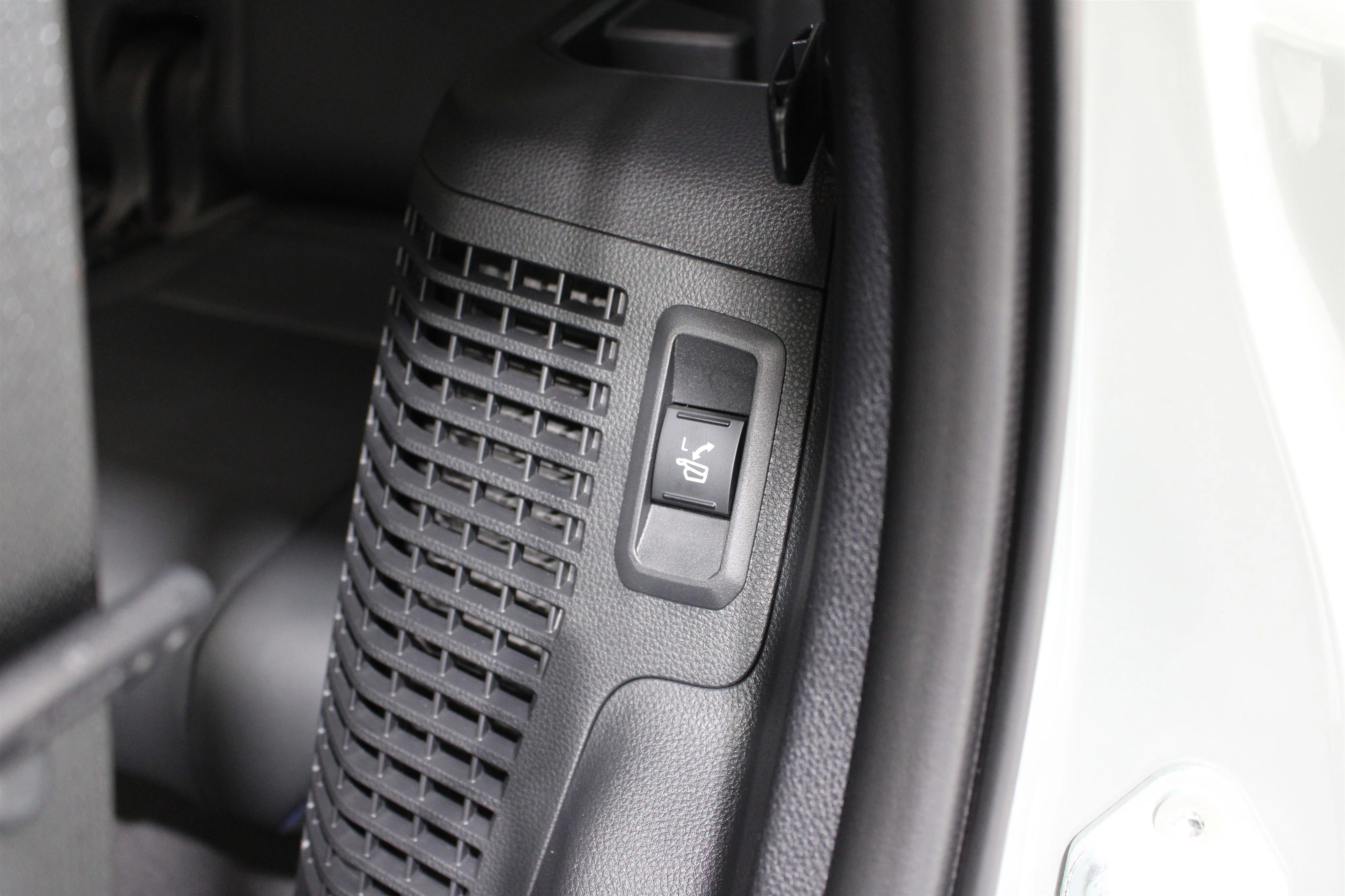 2026 Toyota Sequoia Platinum - Photo 27
