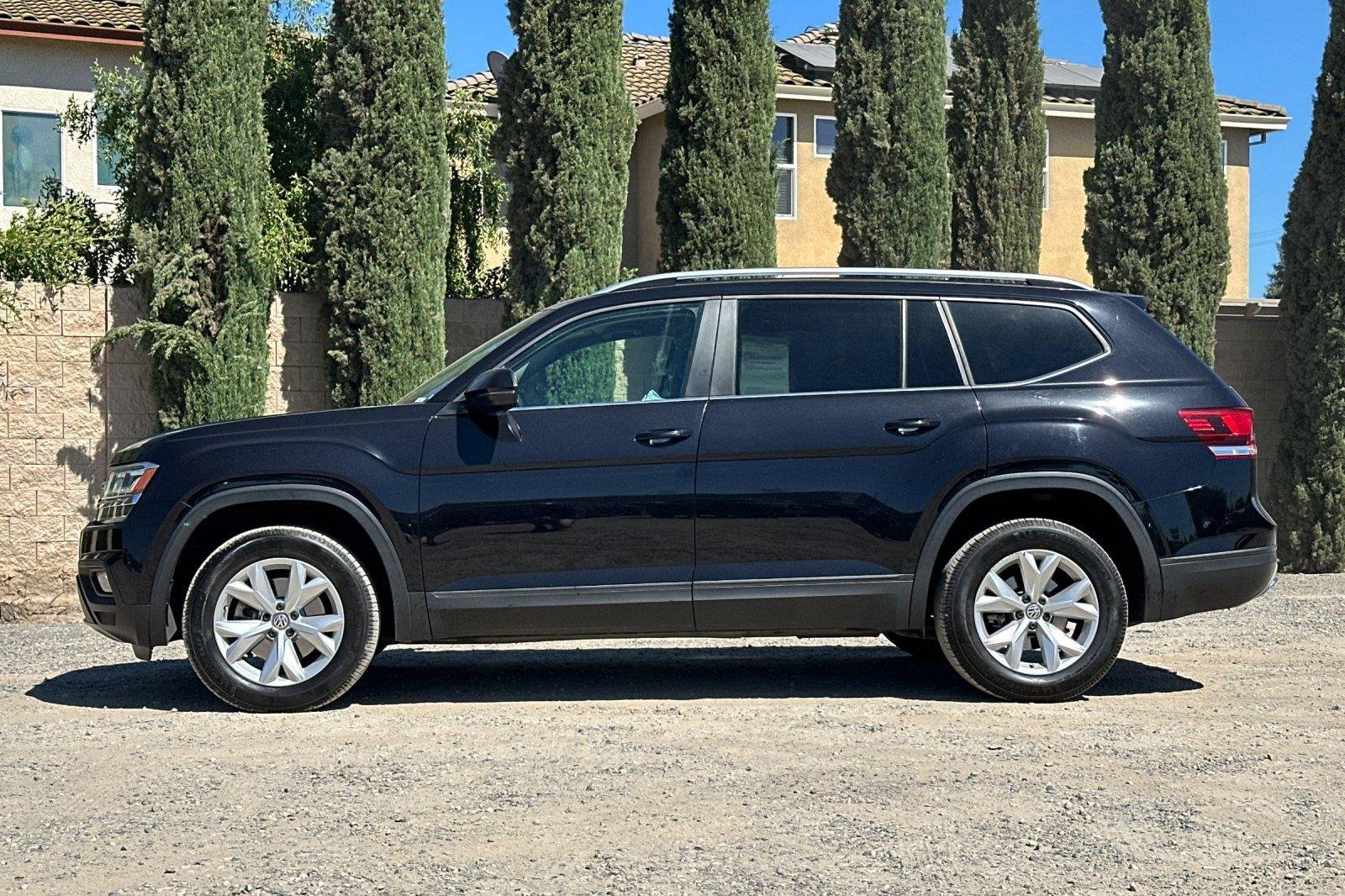 Used 2018 Deep Black Pearl Volkswagen 3.6L V6 SE image 7