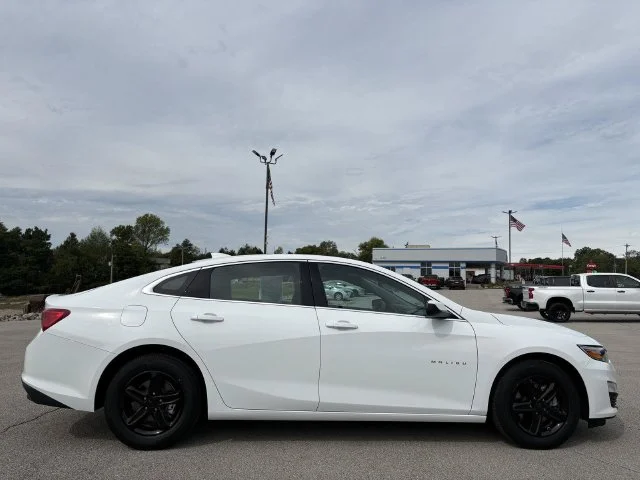 Used 2024 White Chevrolet LT image 24