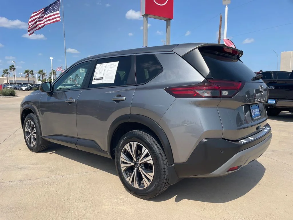 Used 2023 Gray Nissan SV image 3