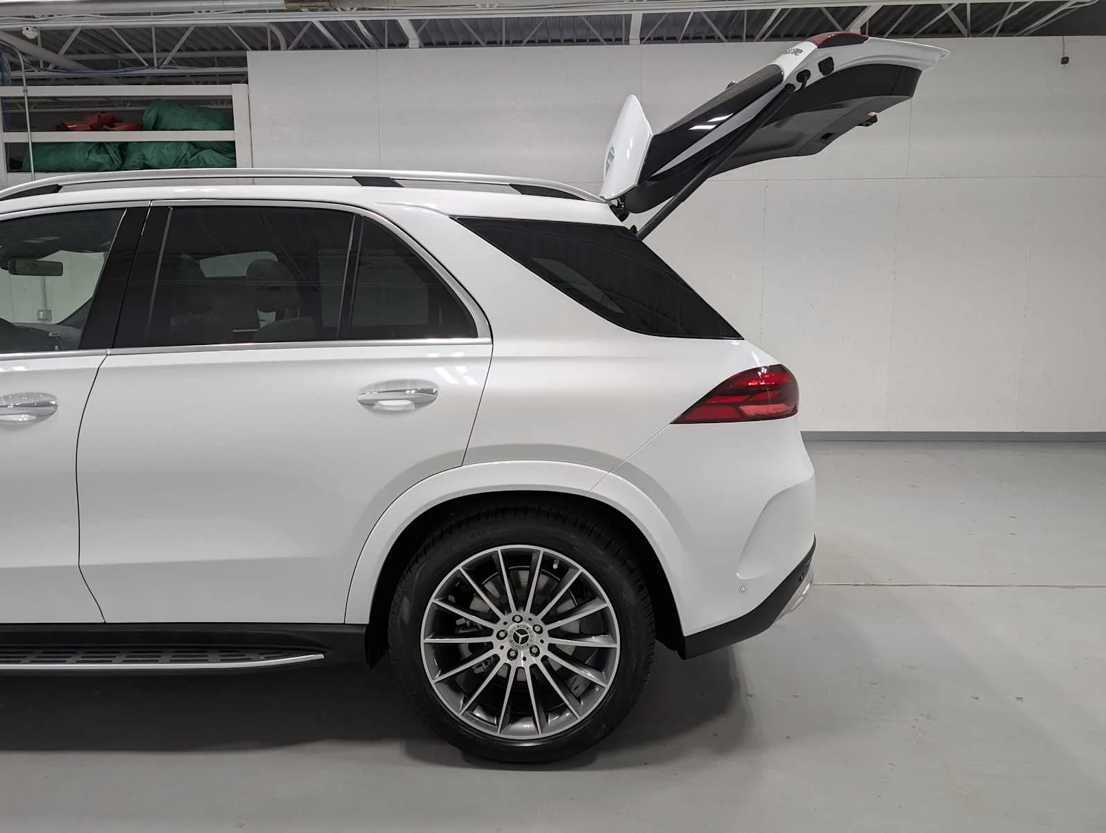 Certified Used 2026 MANUFAKTUR Moonlight White Metallic Mercedes-Benz GLE 580 image 9