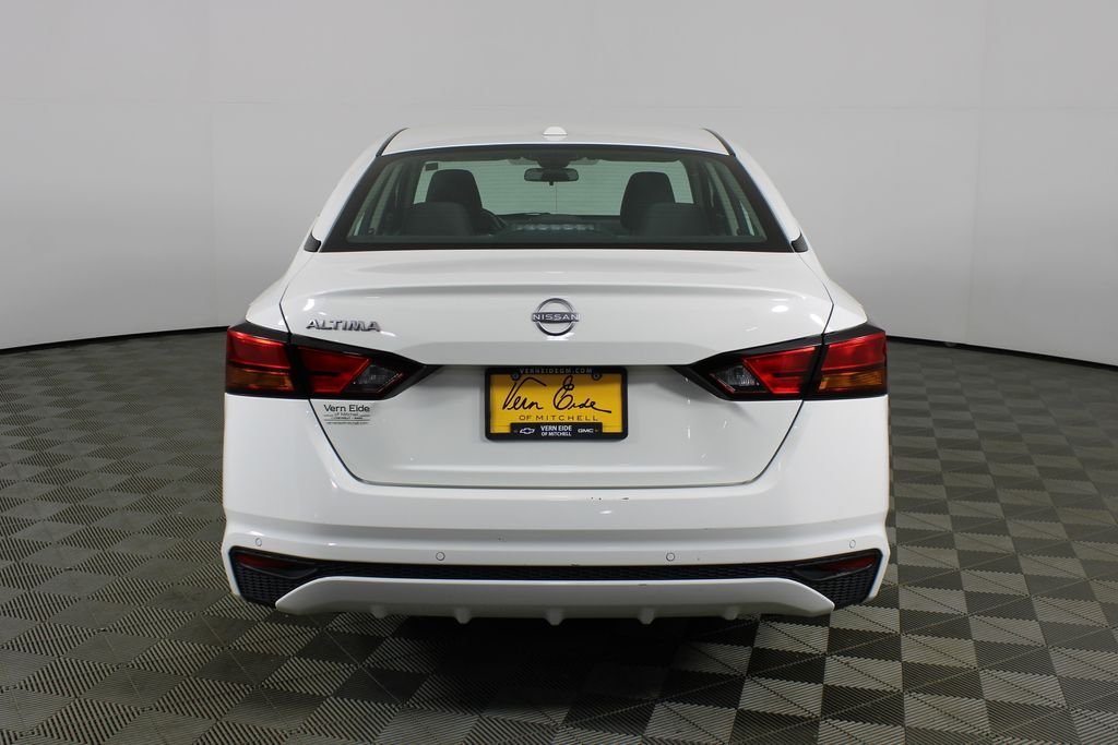 Used 2025 White Nissan 2.5 SV image 6