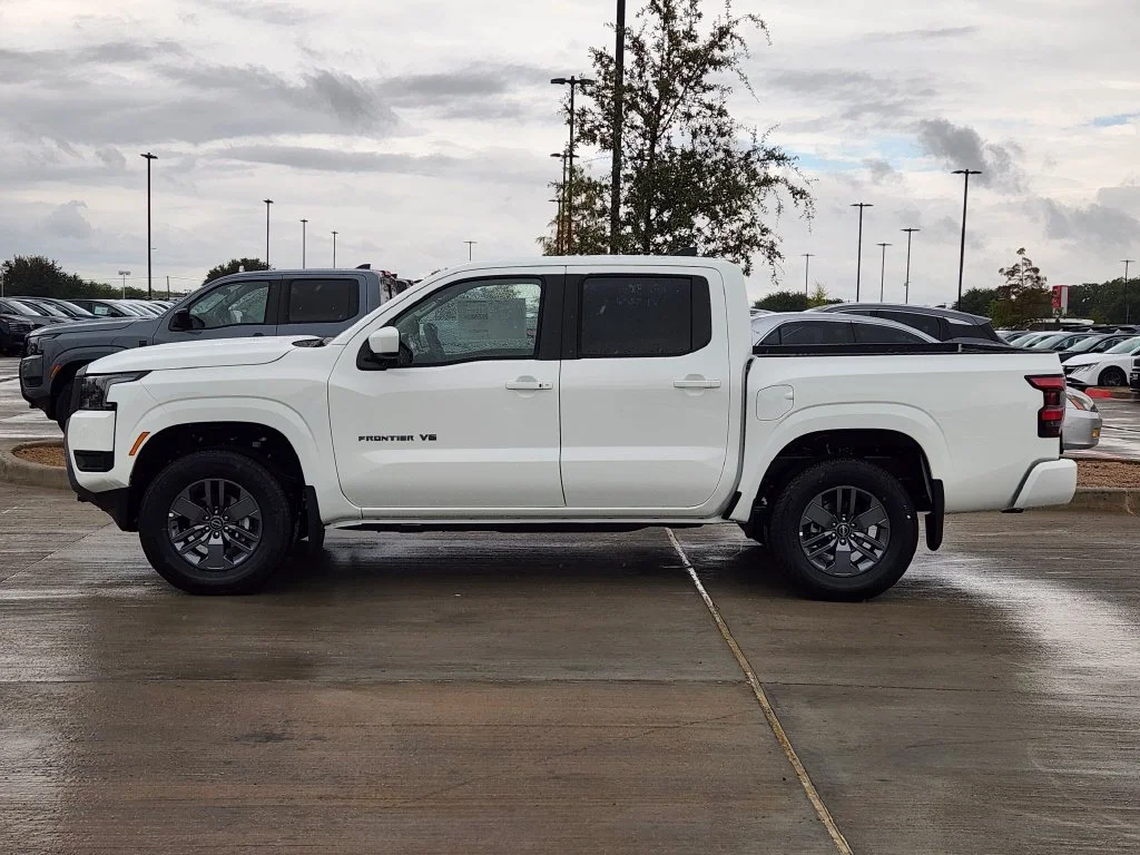 New 2027 Glacier White Nissan Crew Cab SV image 3