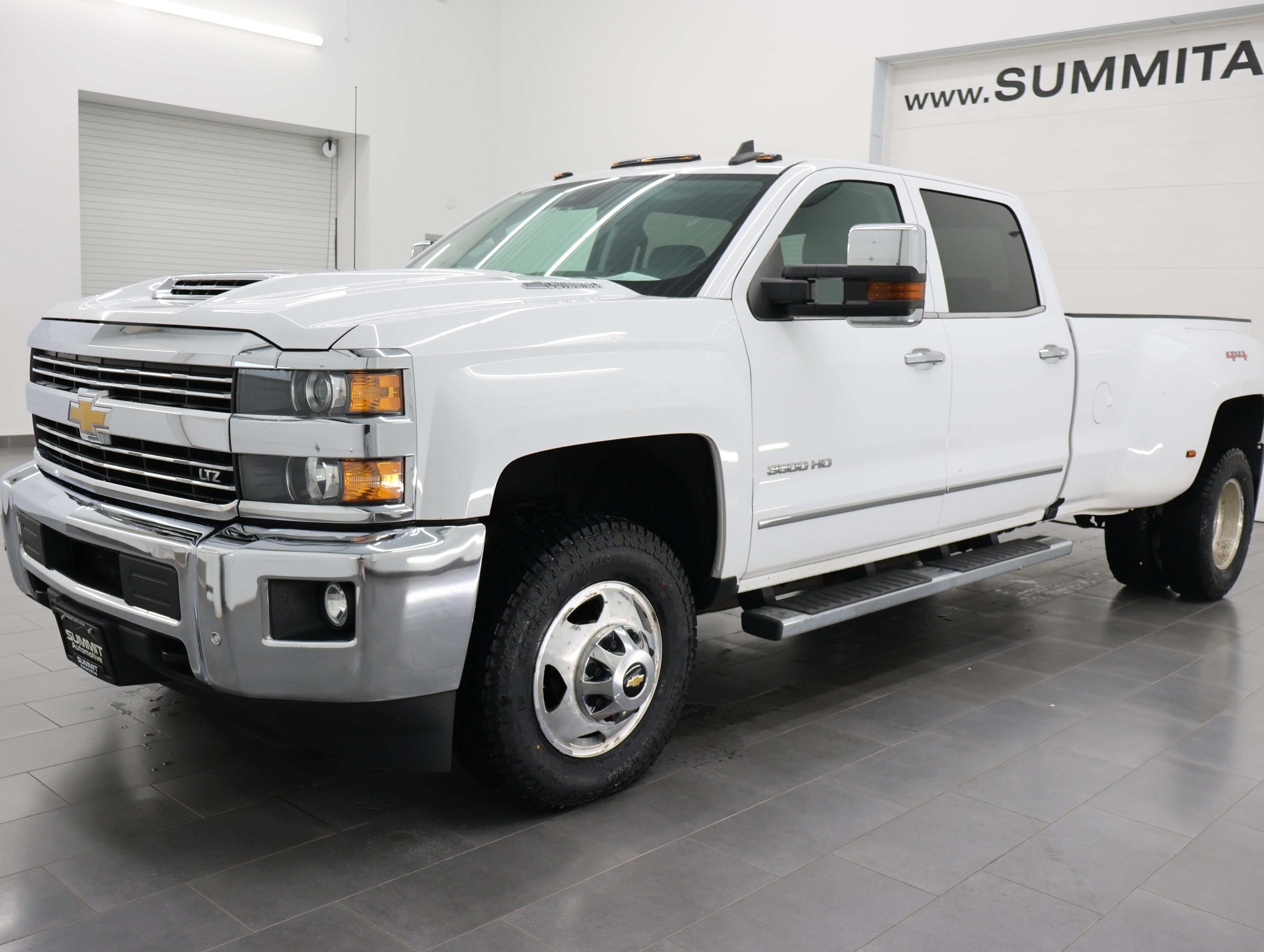 Used 2017 Summit White Chevrolet 4x4 Crew Cab LTZ DRW: CREW-LONG-DRW-LTZ-6.6L DIESEL-4WD-NAV image 7