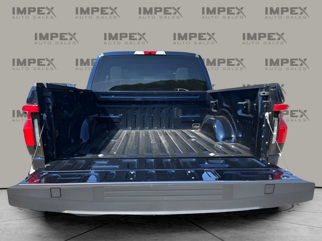 Used 2023 Blue Ford XLT image 28