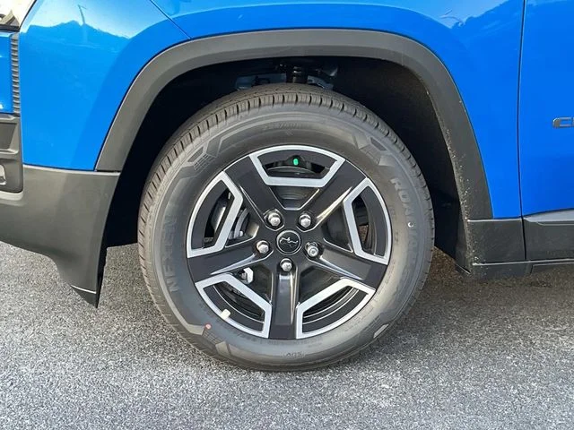 New 2026 Hydro Blue Pearl-Coat Exterior Paint Jeep Laredo image 11