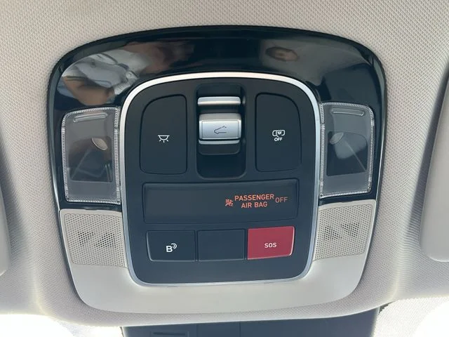 Used 2025 Blue Hyundai SEL Convenience image 32