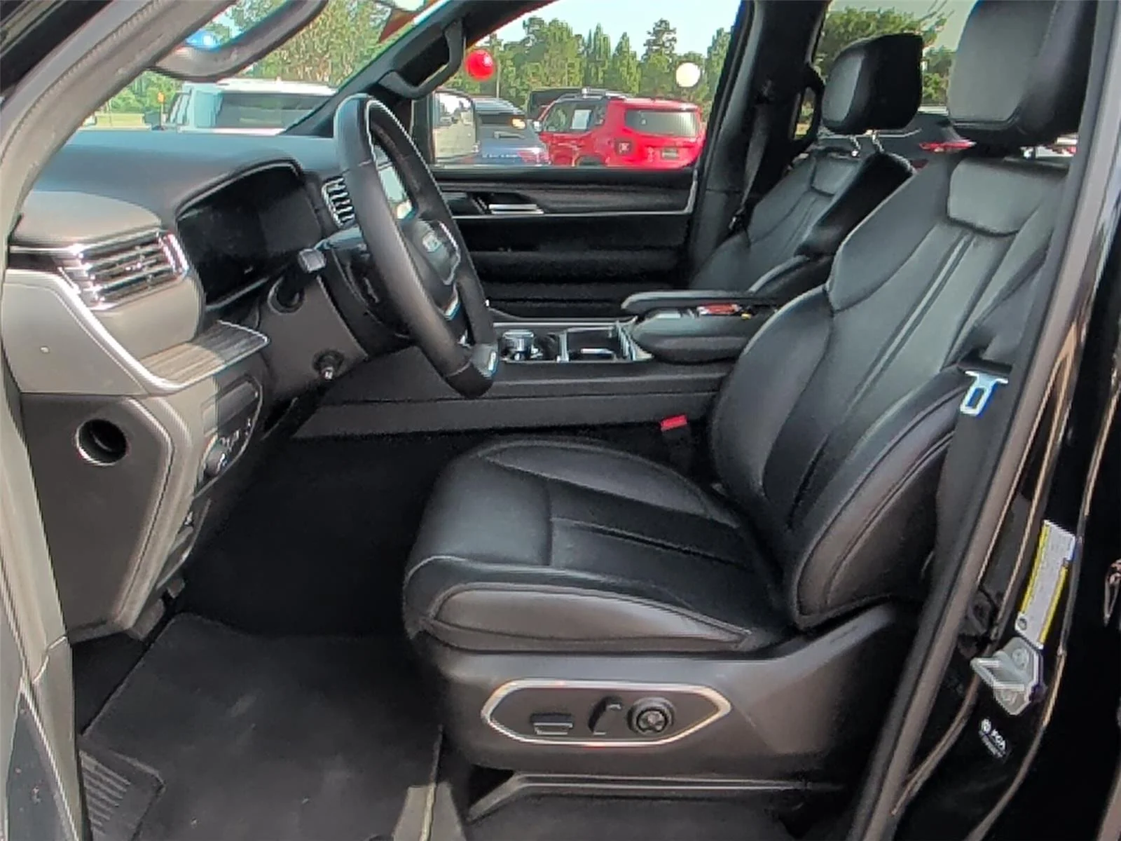 Used 2024 Diamond Black Crystal Pearlcoat Jeep Series III image 10