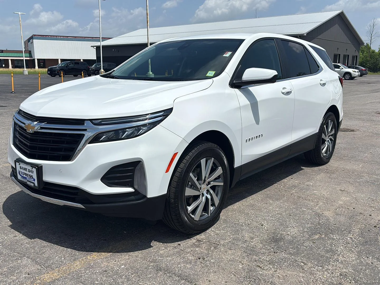 Used 2024 Summit White Chevrolet LT image 3
