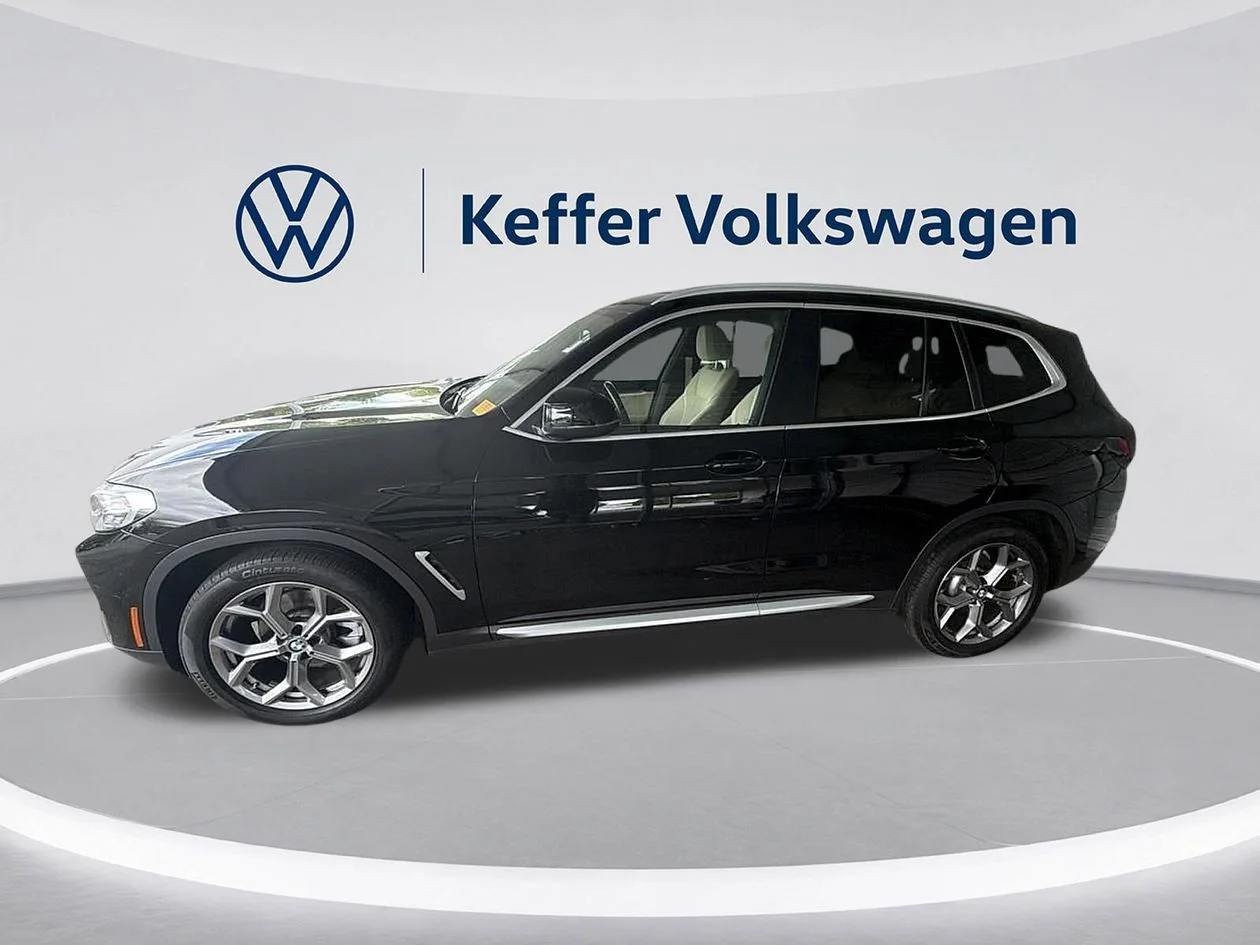 Used 2022 Black BMW sDrive30i image 4
