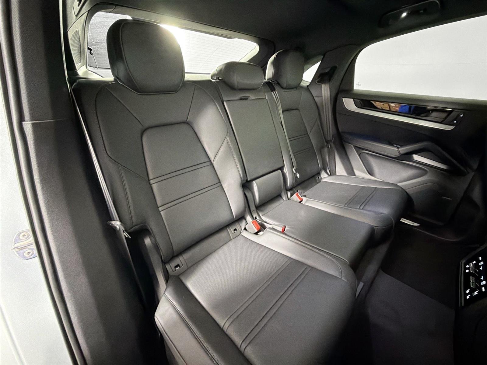 Certified Used 2025 Dolomite Silver Metallic Porsche Coupé image 27