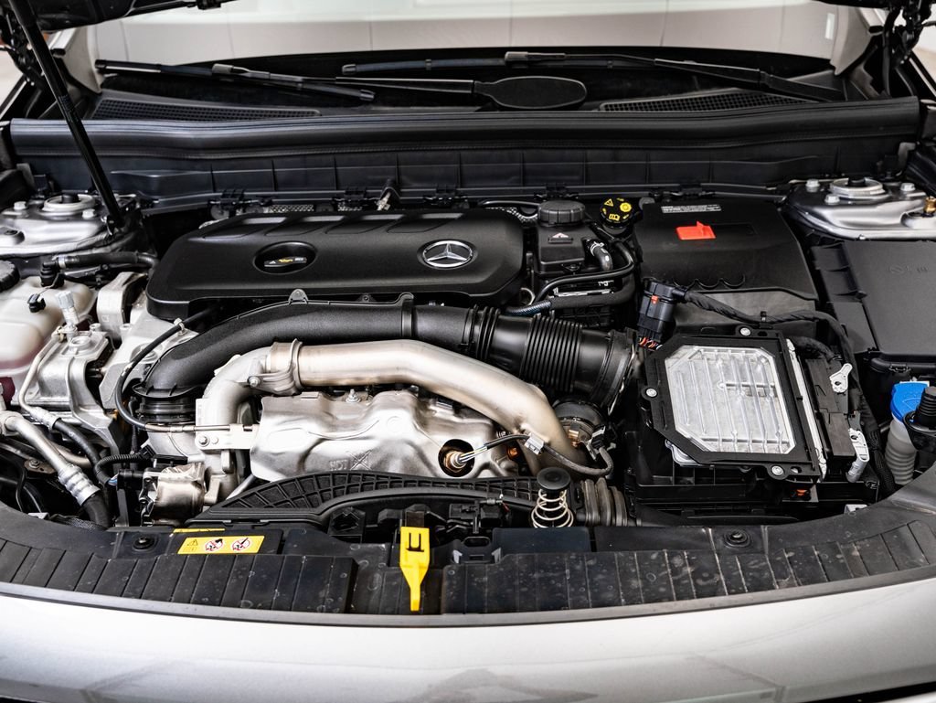 Used 2026 Mountain Grey Metallic Mercedes-Benz GLB 250 image 44
