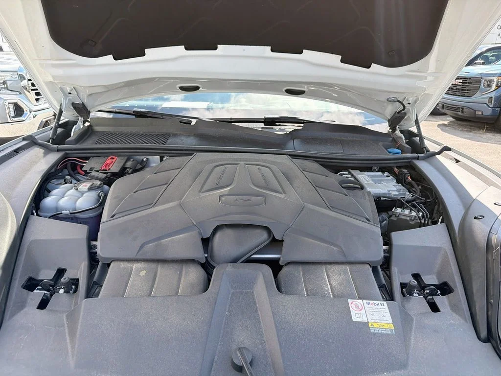 Used 2024  Porsche Base image 31