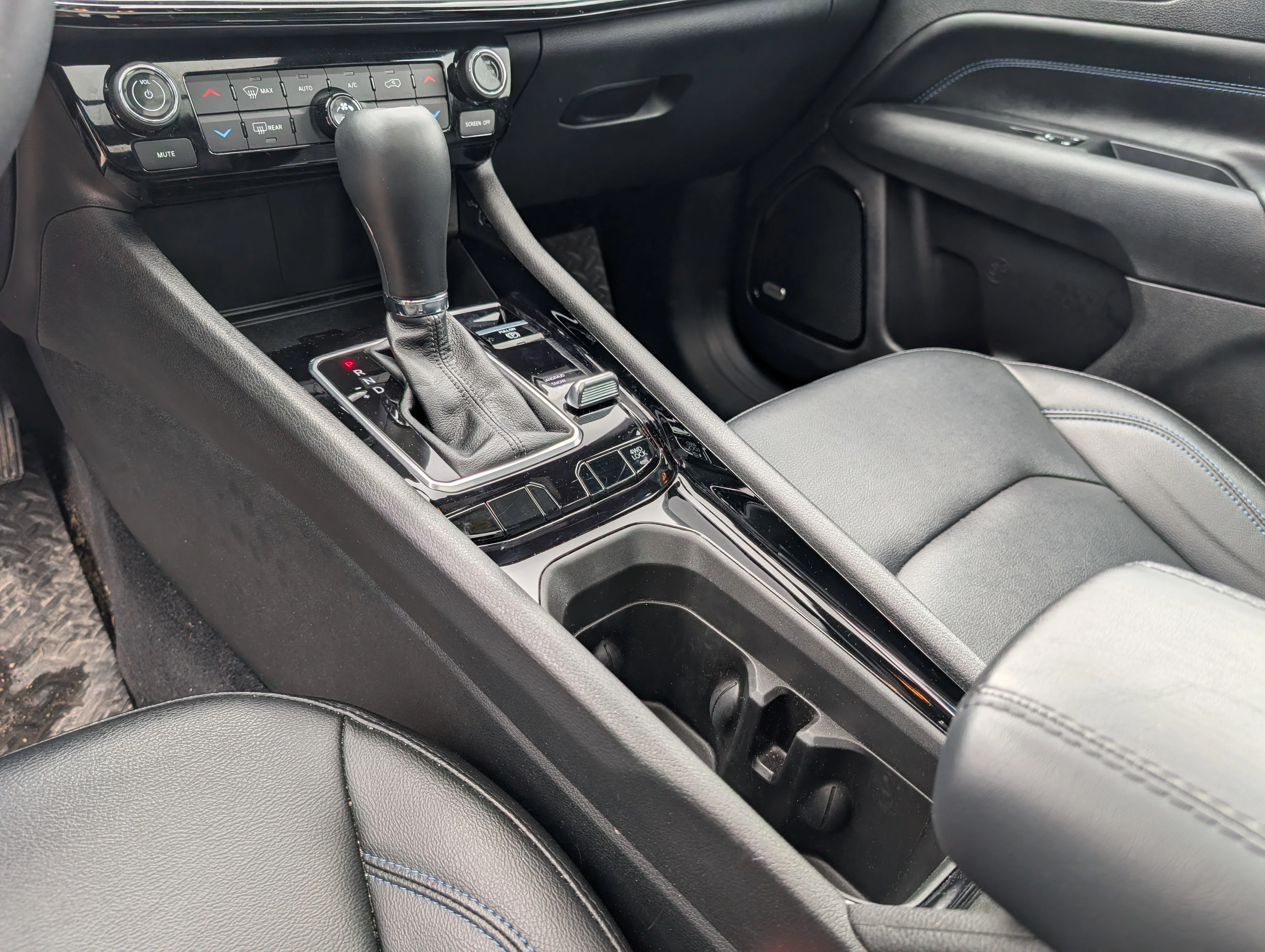 New 2025 Silver Zynith Metallic Jeep Altitude image 31