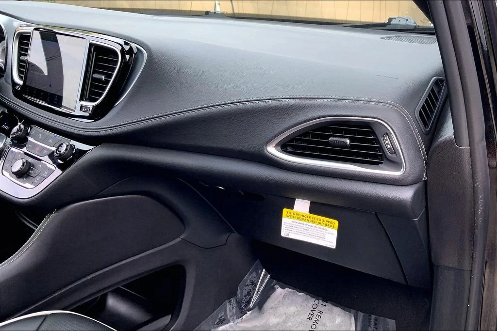 2026 Chrysler Pacifica Limited - Photo 15