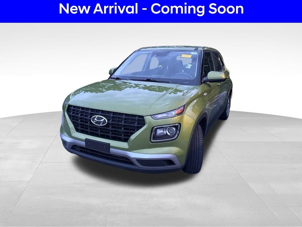 Certified Used 2022 Green Hyundai SE image 1