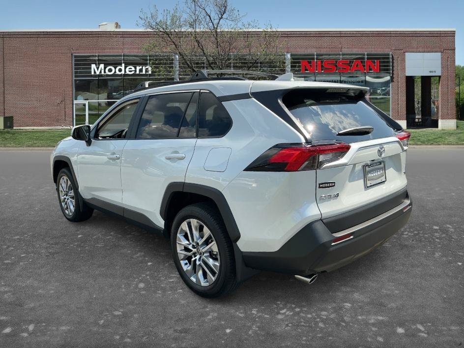 Used 2025 Pearl Toyota XLE Premium image 2