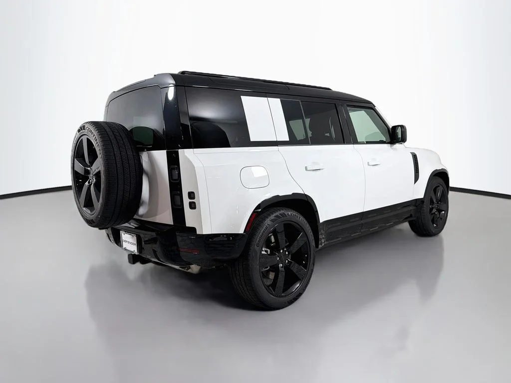 New 2026 Fuji White Land Rover X-Dynamic SE image 5
