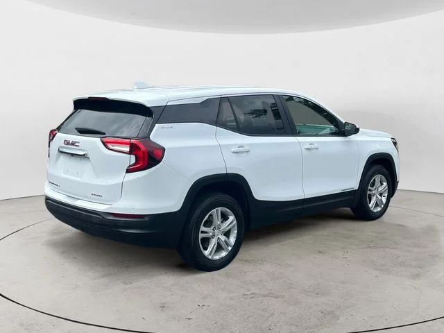 Used 2024 White GMC SLE image 5