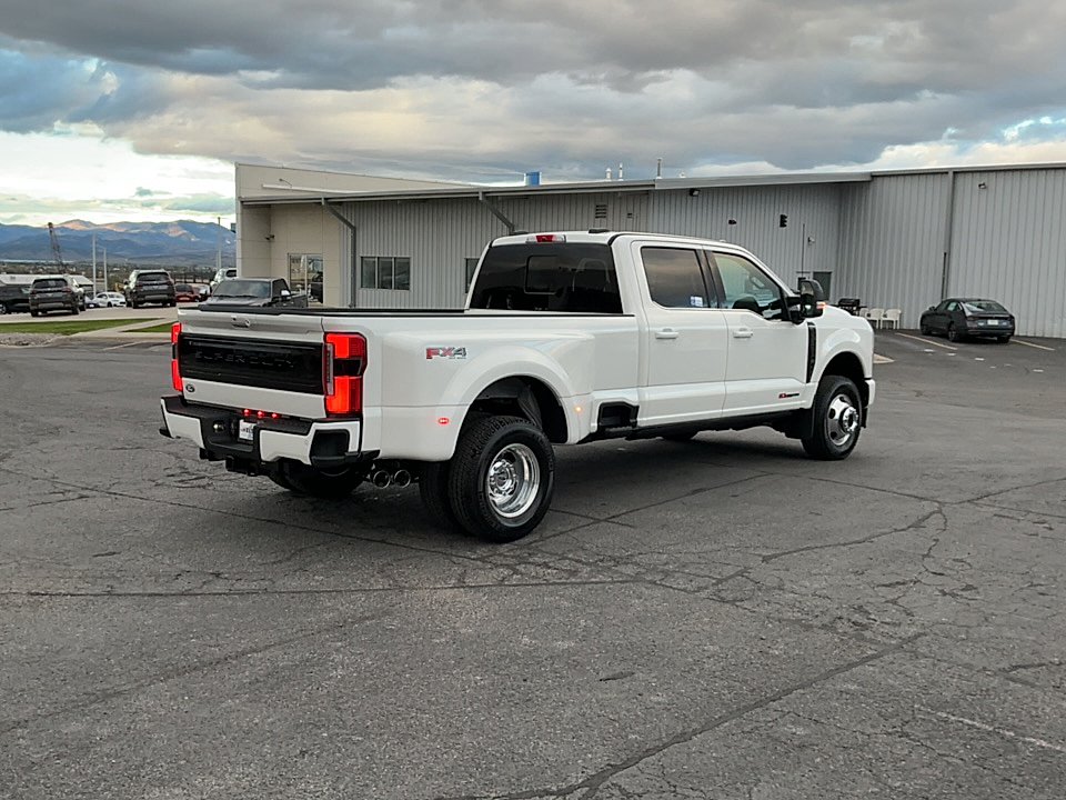 New 2027 Star White Metallic Tri-Coat Ford F-350® Platinum® image 5