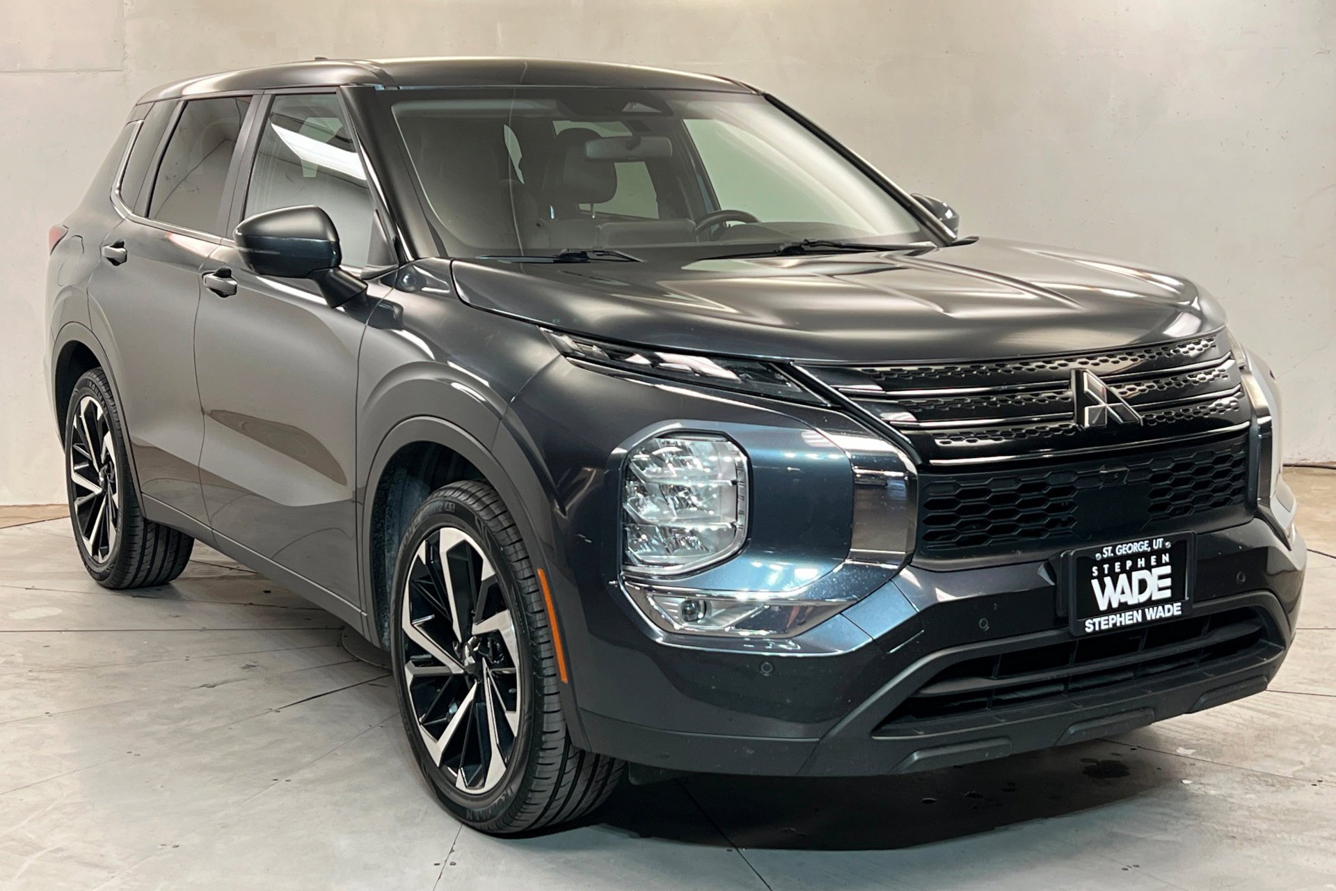 Used 2024 Silver Mitsubishi SE image 8