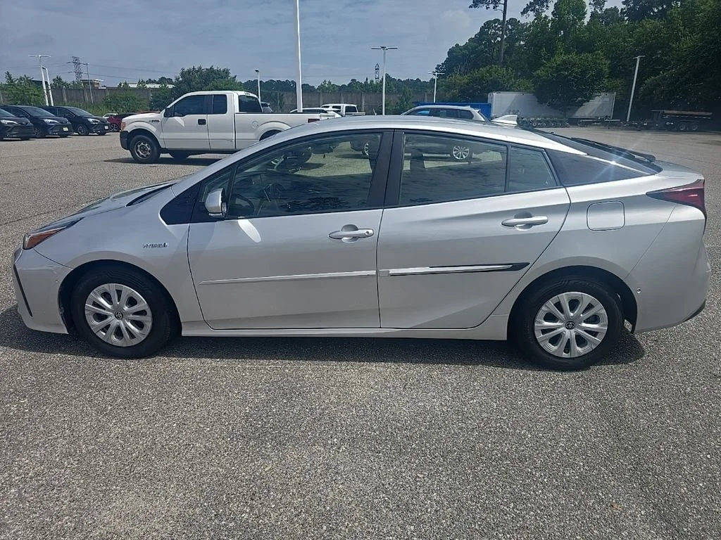 Used 2019 Silver Toyota LE image 8