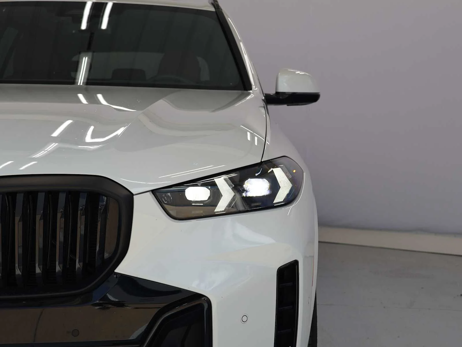 Certified Used 2026 Mineral White Metallic BMW xDrive40i image 5