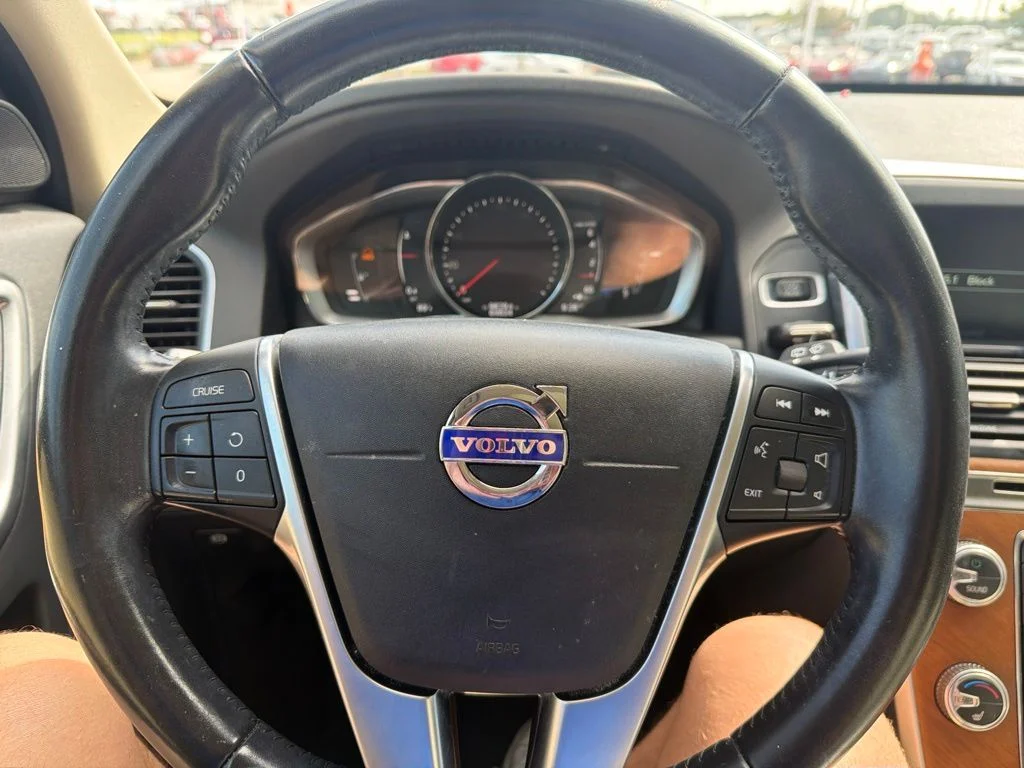 Used 2017 Gray Volvo T5 Inscription image 17