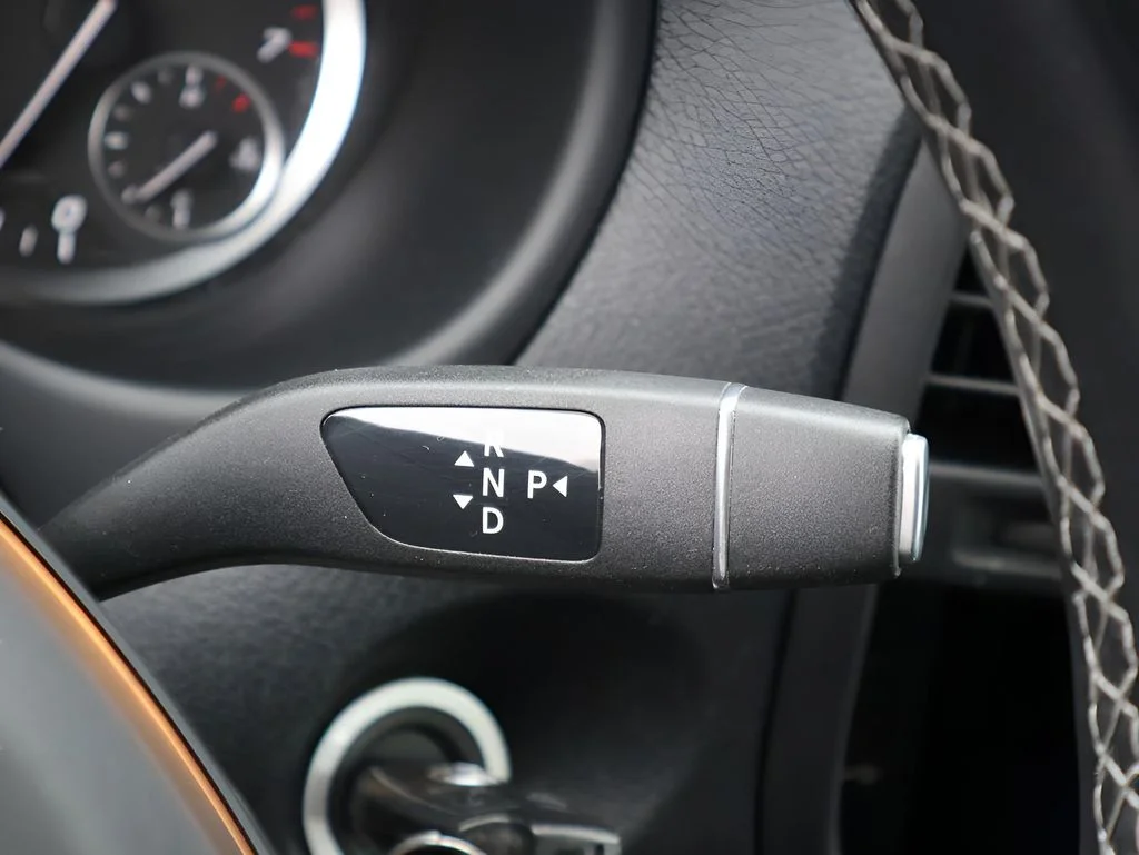 Used 2023  Mercedes-Benz Passenger image 31