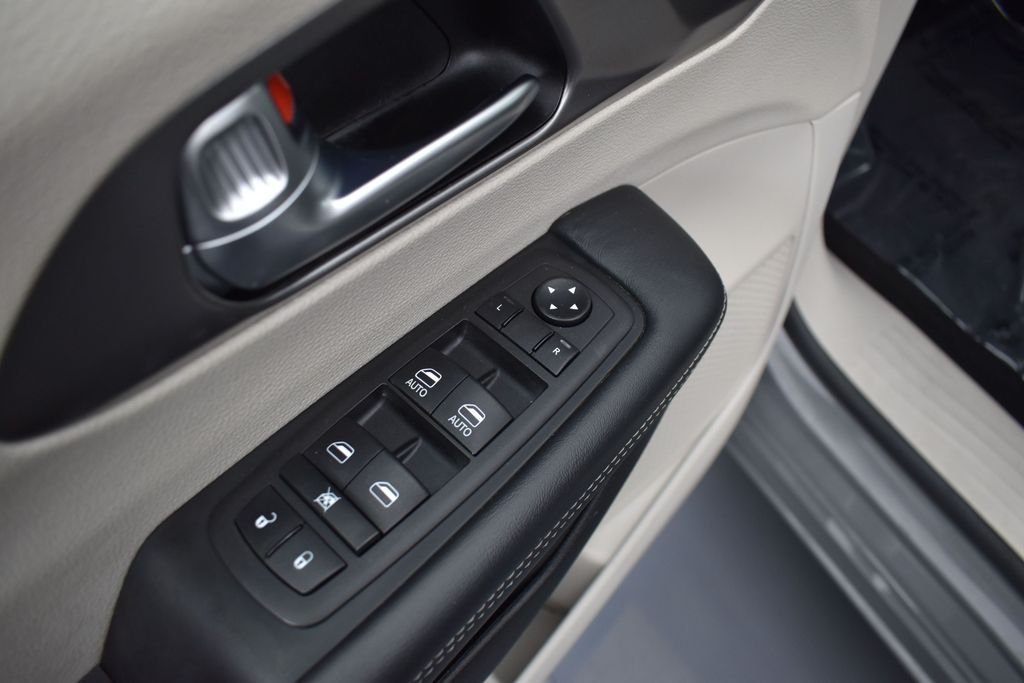 Used 2023 White Chrysler Touring L image 6