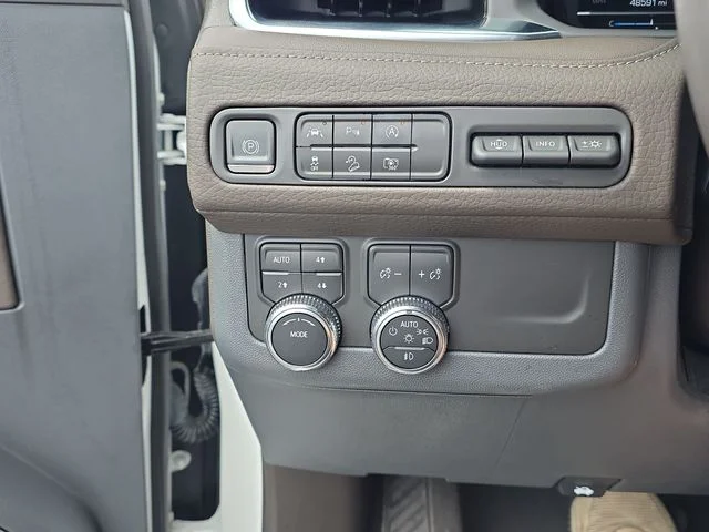 Used 2024 White GMC Denali image 28