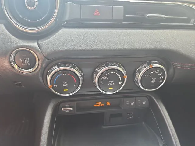 Used 2017  Mazda Grand Touring image 19