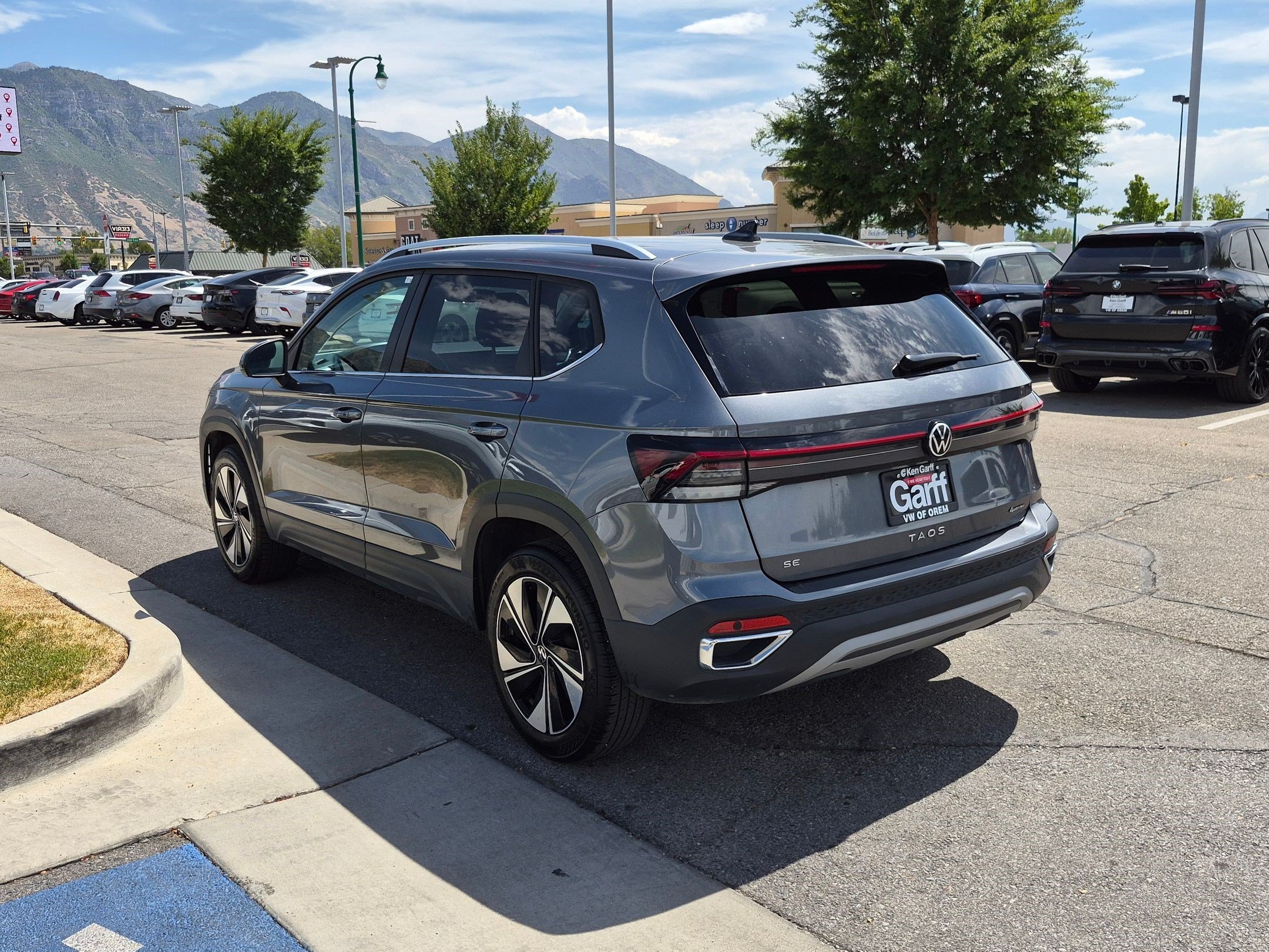 Certified Used 2025 Platinum Gray Metallic Volkswagen SE image 7
