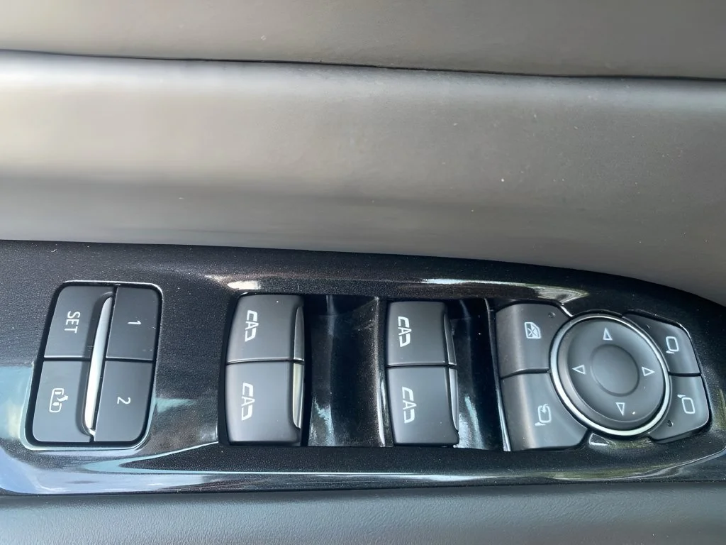Used 2022 SATIN STEEL METALLIC Cadillac Sport Platinum image 10