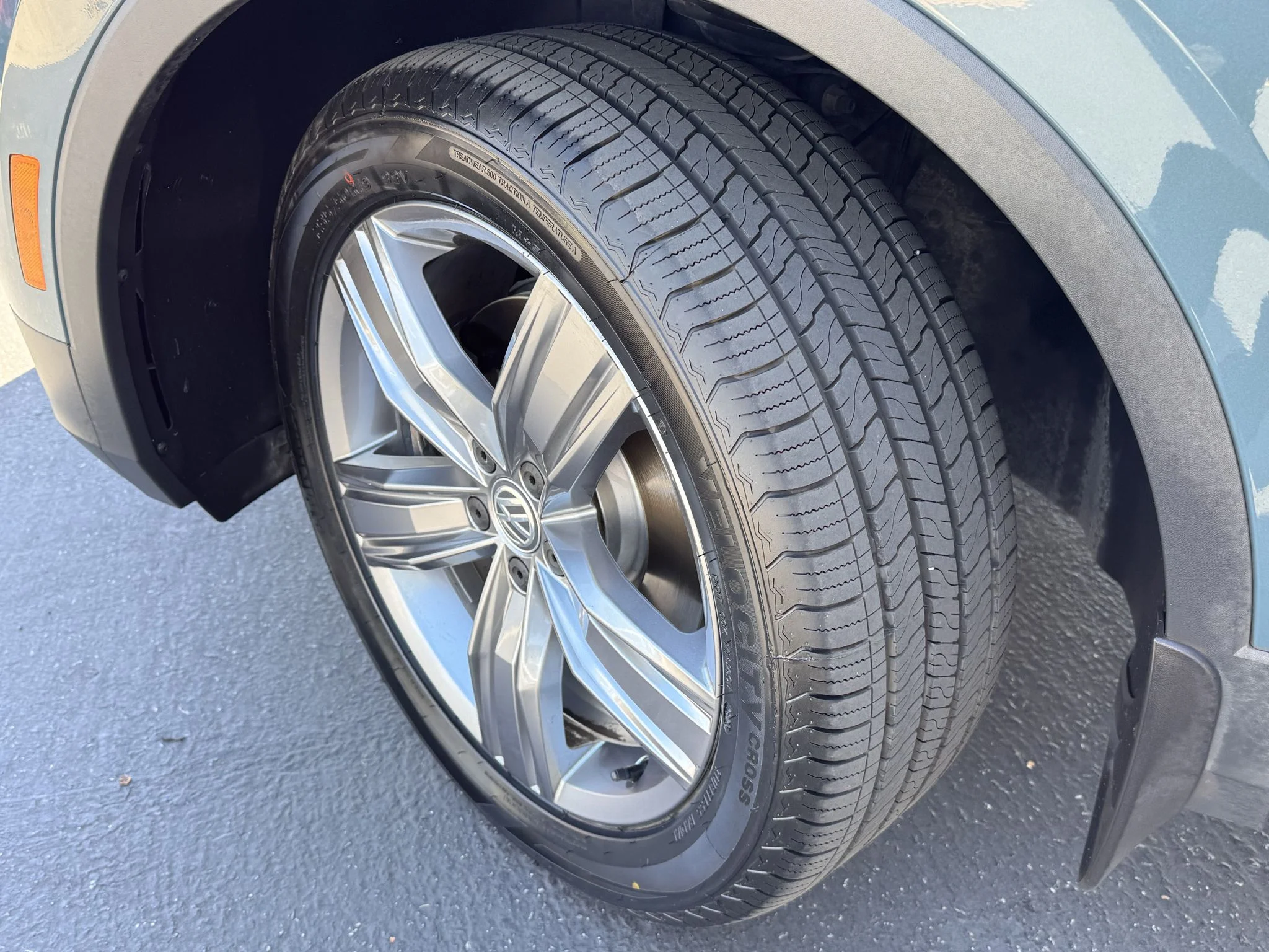 Used 2019 Stone Blue Metallic Volkswagen SEL Premium image 10