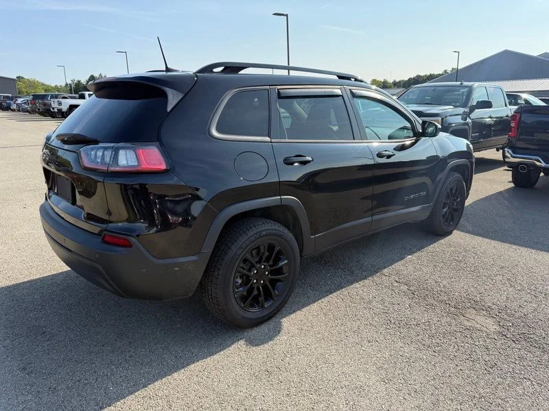 Used 2023 Black Jeep Altitude image 13