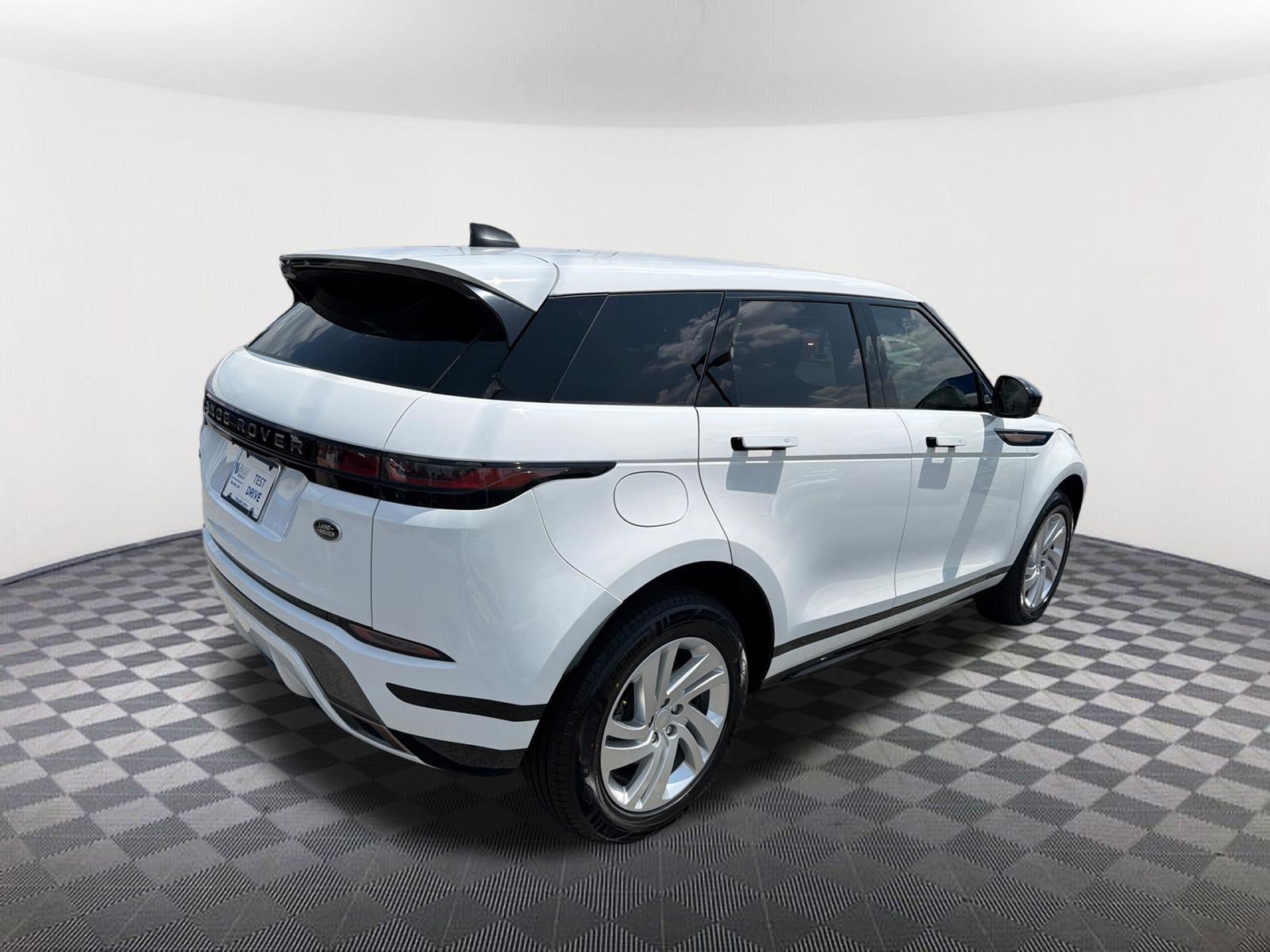 Used 2023 Fuji White Land Rover R-Dynamic S image 7