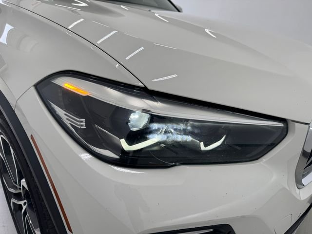 Used 2021 Alpine White BMW sDrive40i image 32