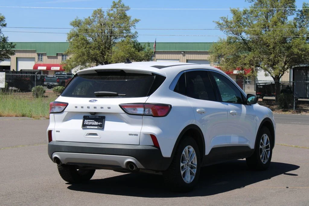 Used 2022 Oxford White Ford SE image 6