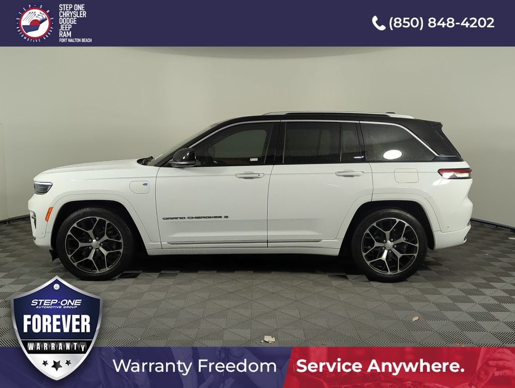 Used 2023 White Jeep Summit Reserve 4xe image 3