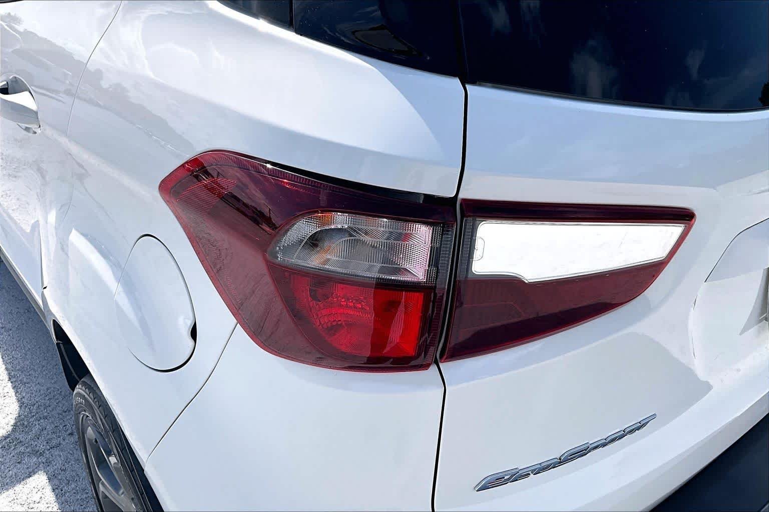 Used 2018 Diamond White Ford SES image 29