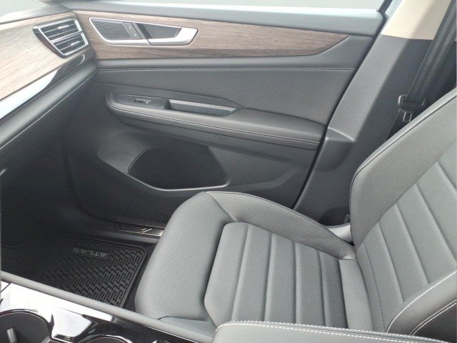 New 2026 Deep Black Pearl Volkswagen SEL 4Motion image 18