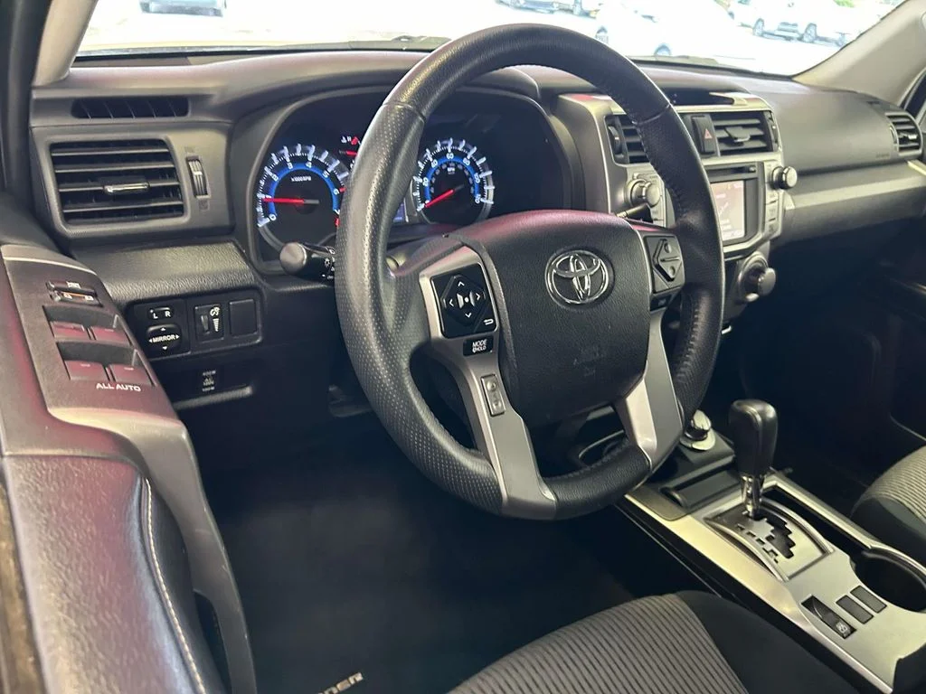 Used 2019 White Toyota SR5 image 14