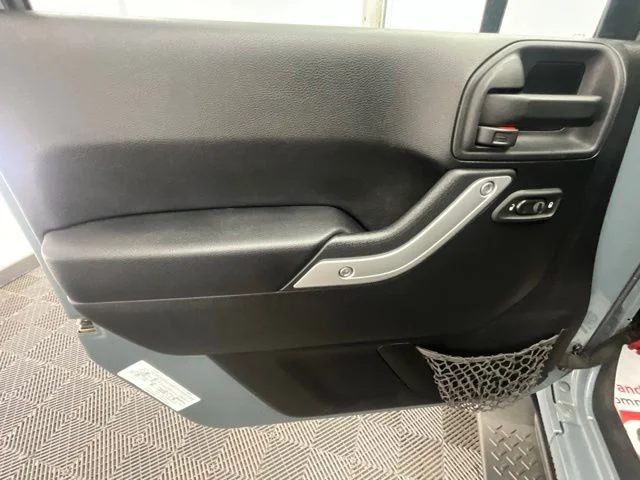 Used 2014 Gray Jeep Unlimited Sahara image 13